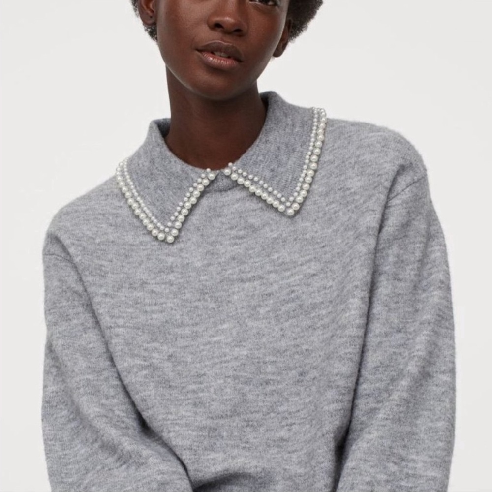 Beautiful condition, super soft grey sweater with pearl collar detailing.